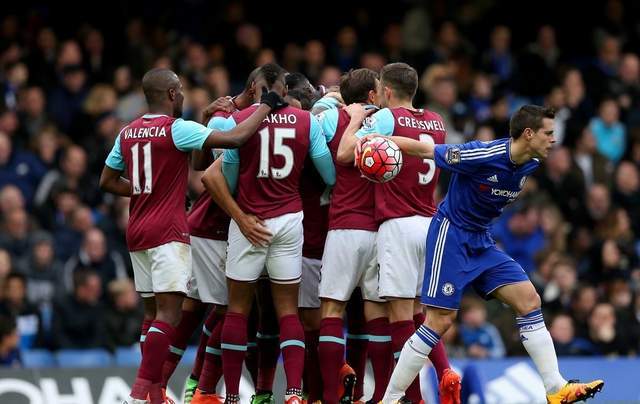 中甲冠军辽宁铁人队在沈阳故宫拍全家福：致敬历史，开启未来