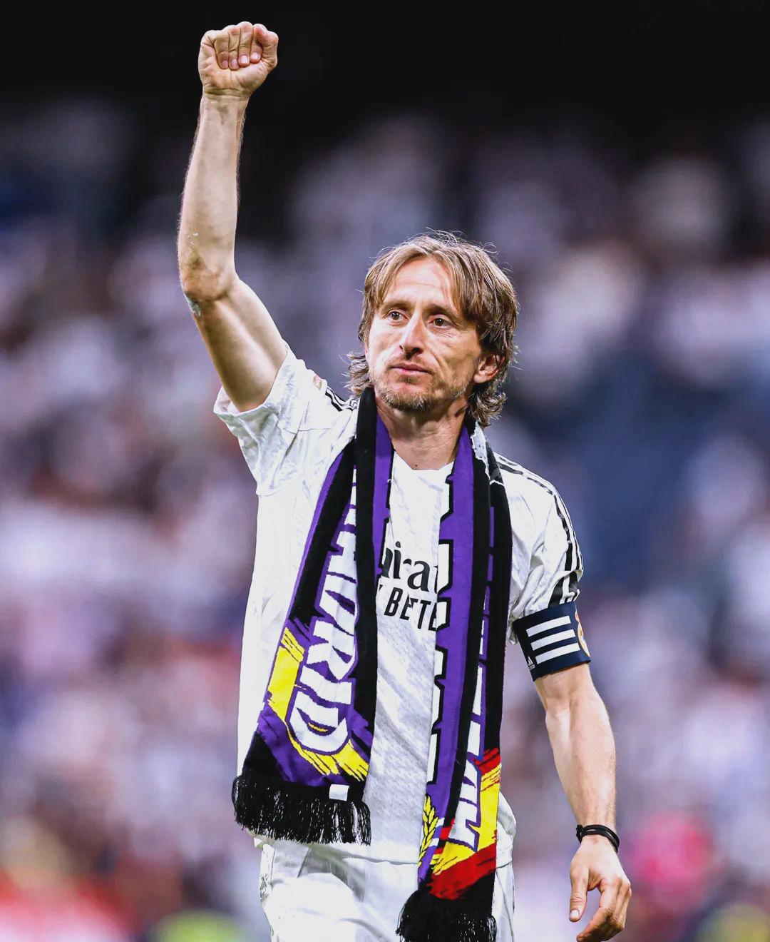 库里尝试用高尔夫球投洞，看起来比他投三分难多了