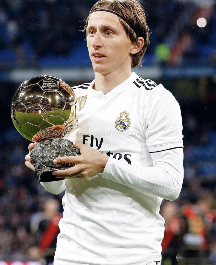 记者：阿什拉夫决定不进行手术治疗，他想参加非洲杯揭幕战